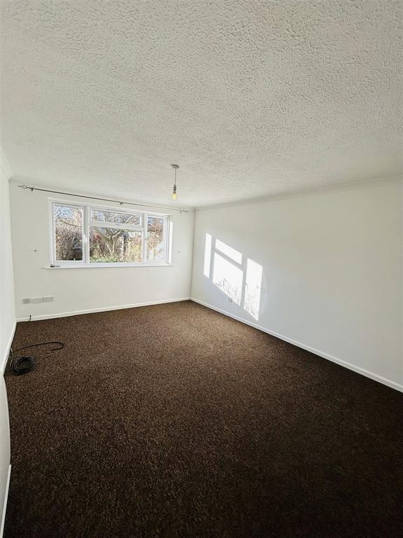 Property photo 2 of 11 Lounge