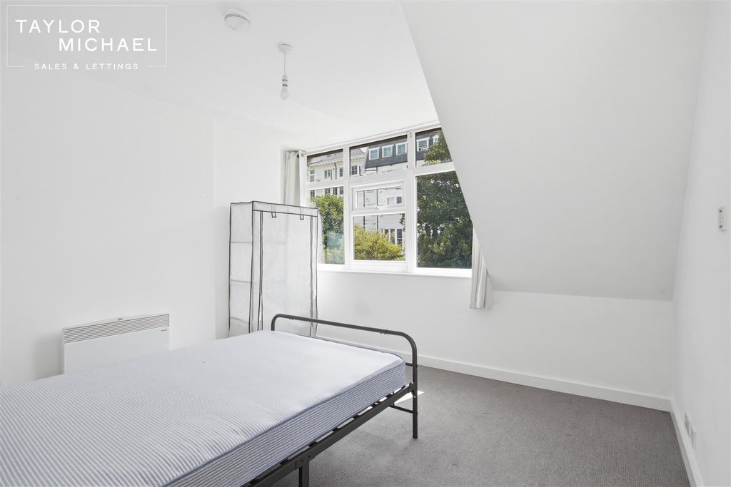 Property photo 2 of 13 Studio Room
