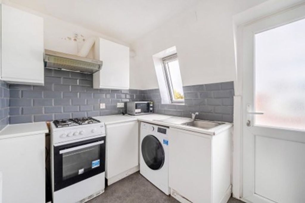 Property photo 3 of 12 Kitchen