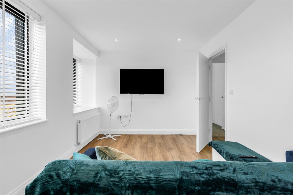 1 bed flat for saleStation Road, Epping CM16 photo 4