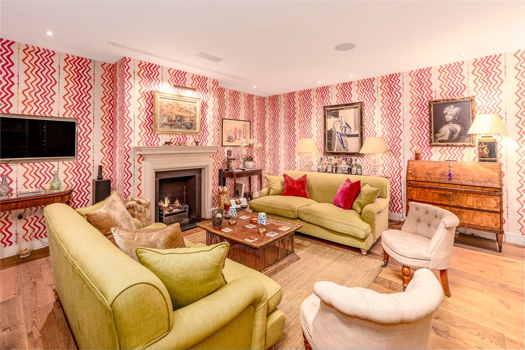 Property photo 1 of 15 Sitting Room