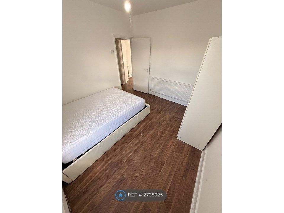 Property photo 3 of 11 Master Bedroom