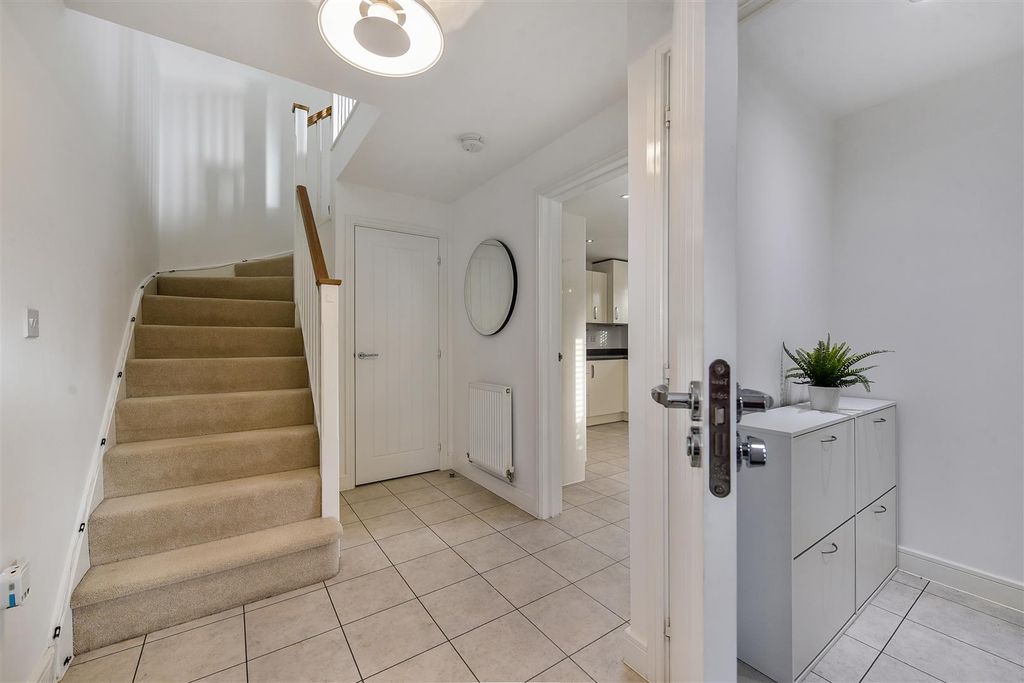 Property photo 3 of 22 Ph19_6277618.Jpg