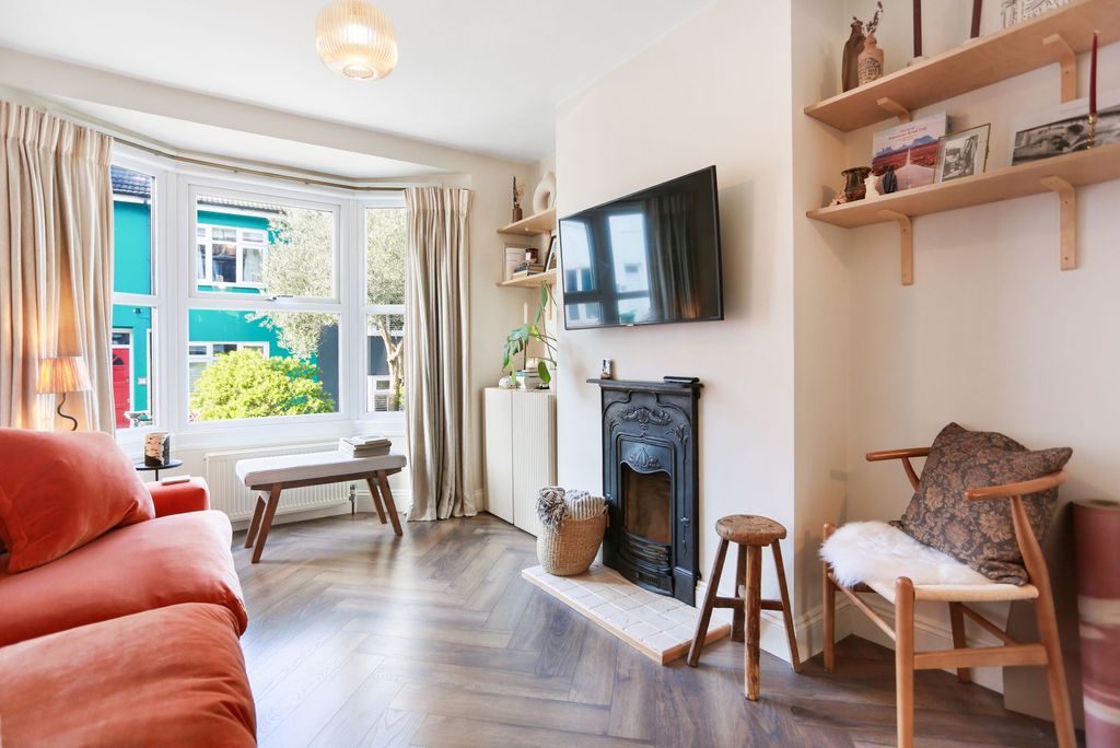 Property photo 2 of 29