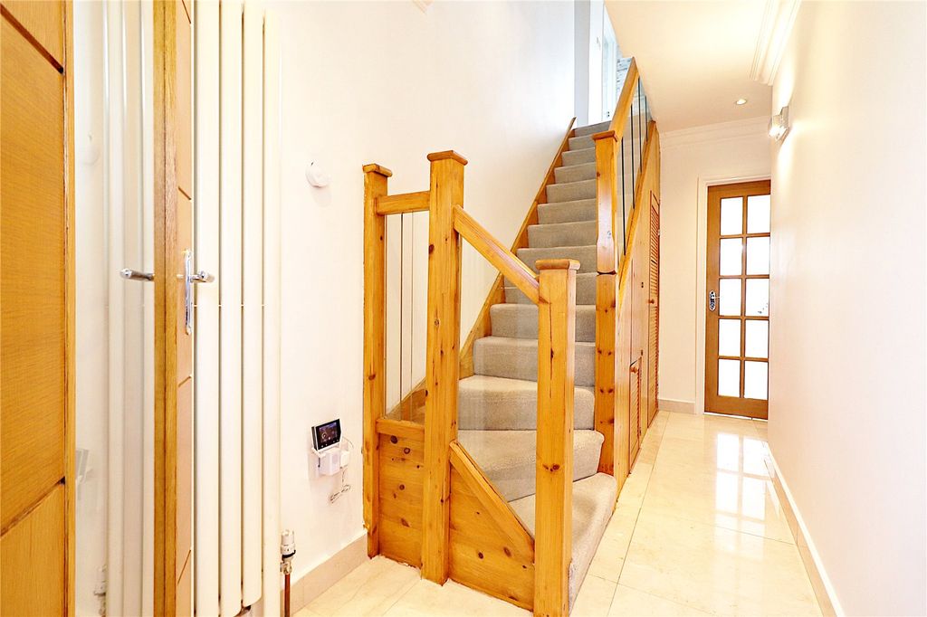 Property photo 2 of 45 Hallway