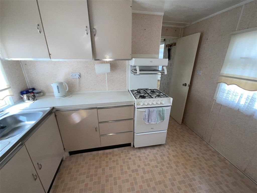 Property photo 1 of 6 Kitchen