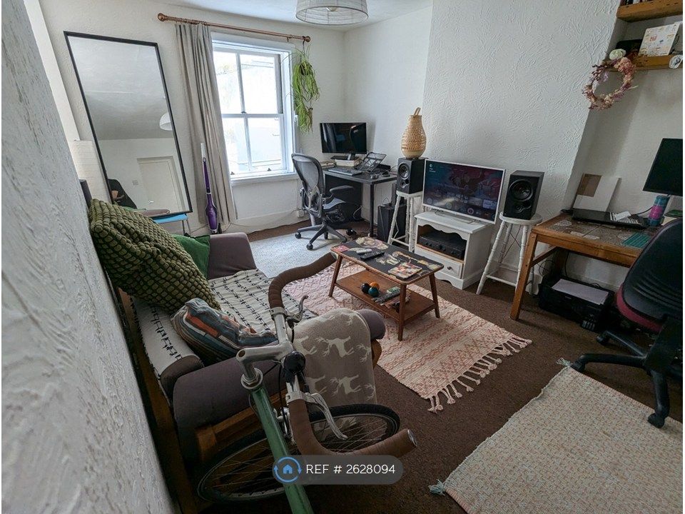 Property photo 3 of 8 Lounge