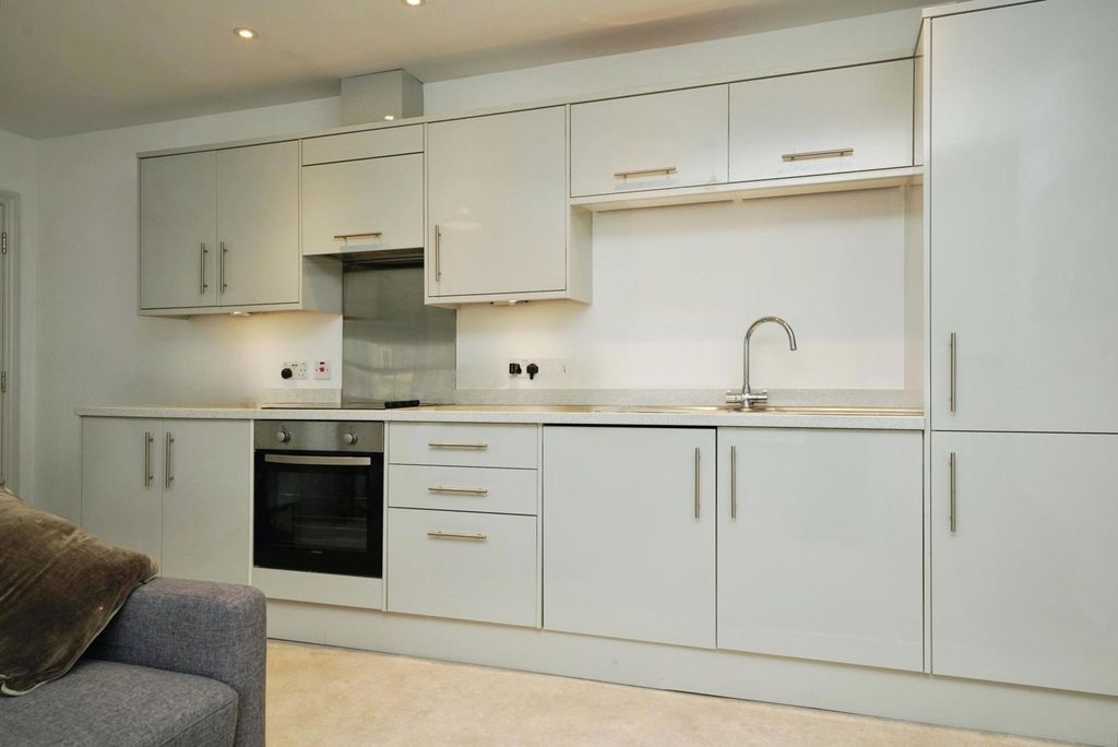 Property photo 2 of 9 Pbox-Img.Jpg