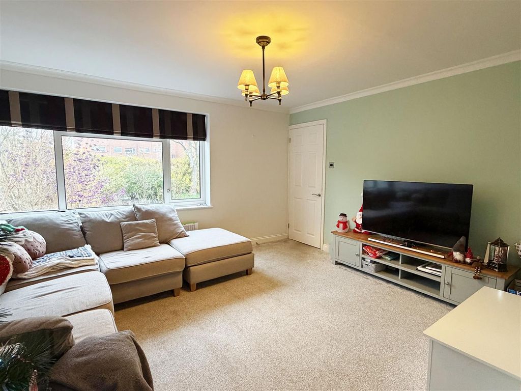 Property photo 3 of 16 Wcr Lounge1 Copy.Jpg