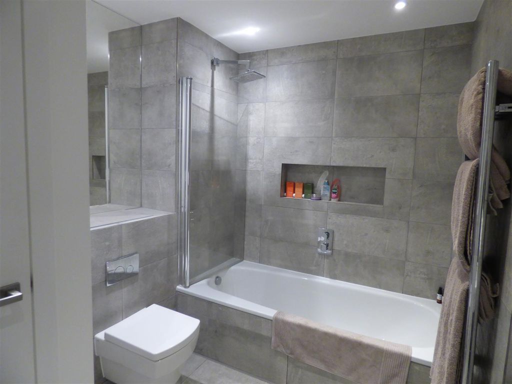 Property photo 2 of 11 Bathroom 1.Jpg