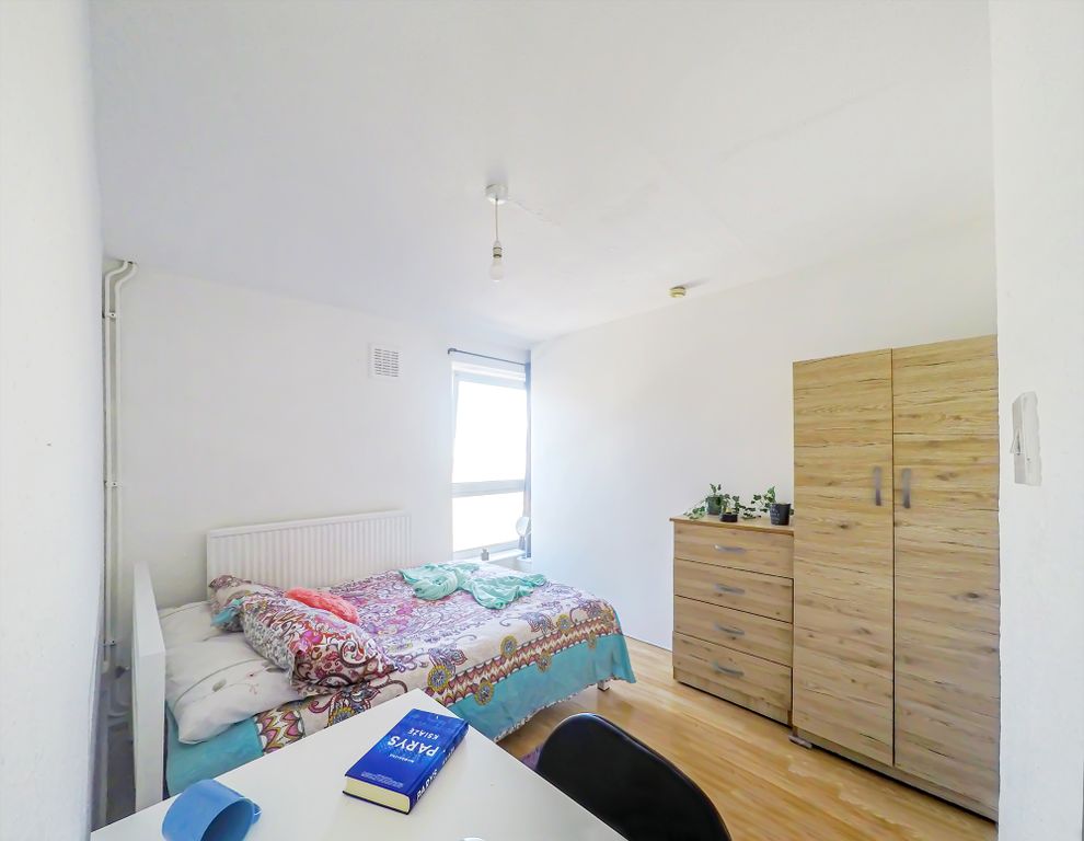 Property photo 3 of 8 Room 1- £910 Available Now