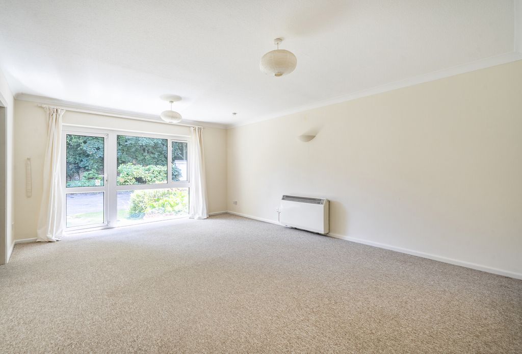 Property photo 3 of 11 Sitting Room