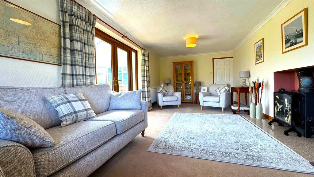 Property photo 2 of 38 Sitting Room (2).Jpg