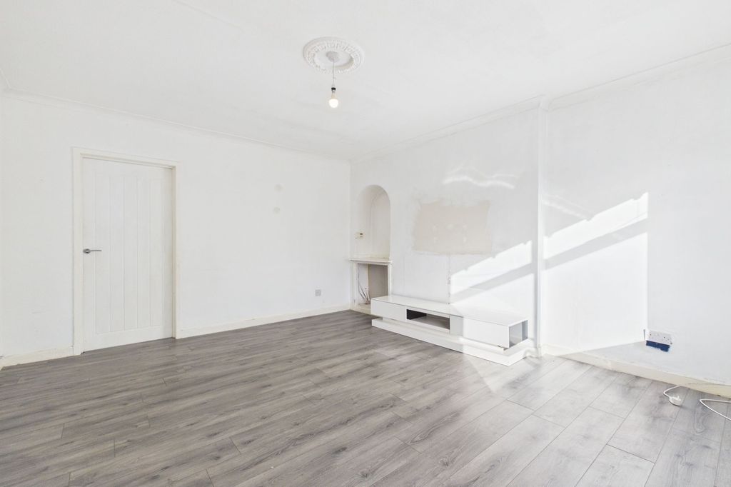 Property photo 3 of 10 Living Room