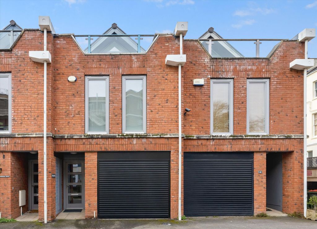 Property photo 1 of 19 Image