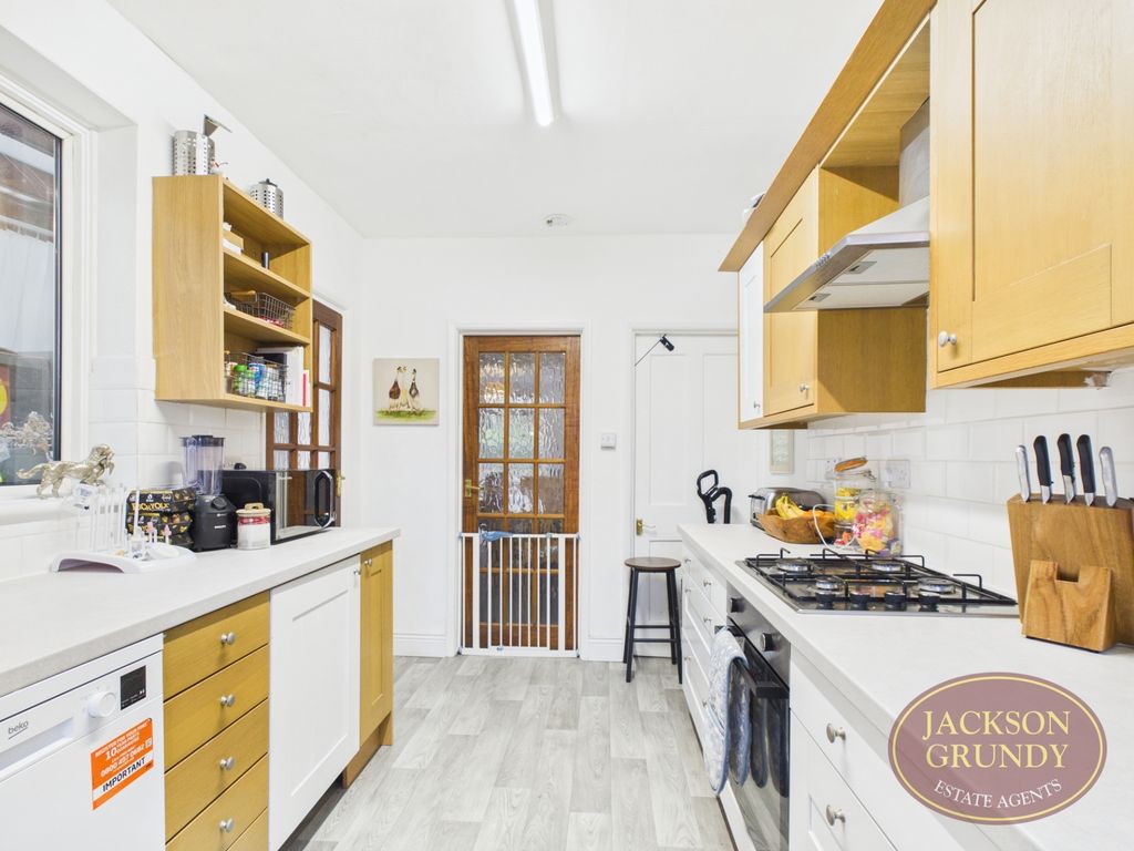 Property photo 3 of 17 Vicarage Lane