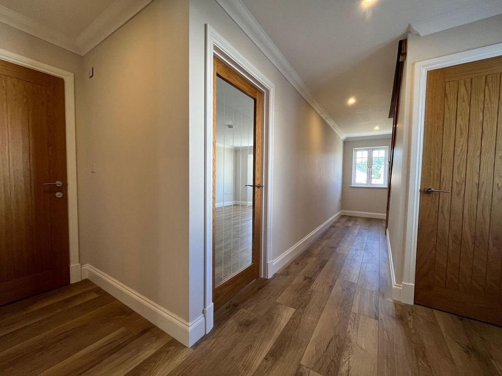 Property photo 3 of 34