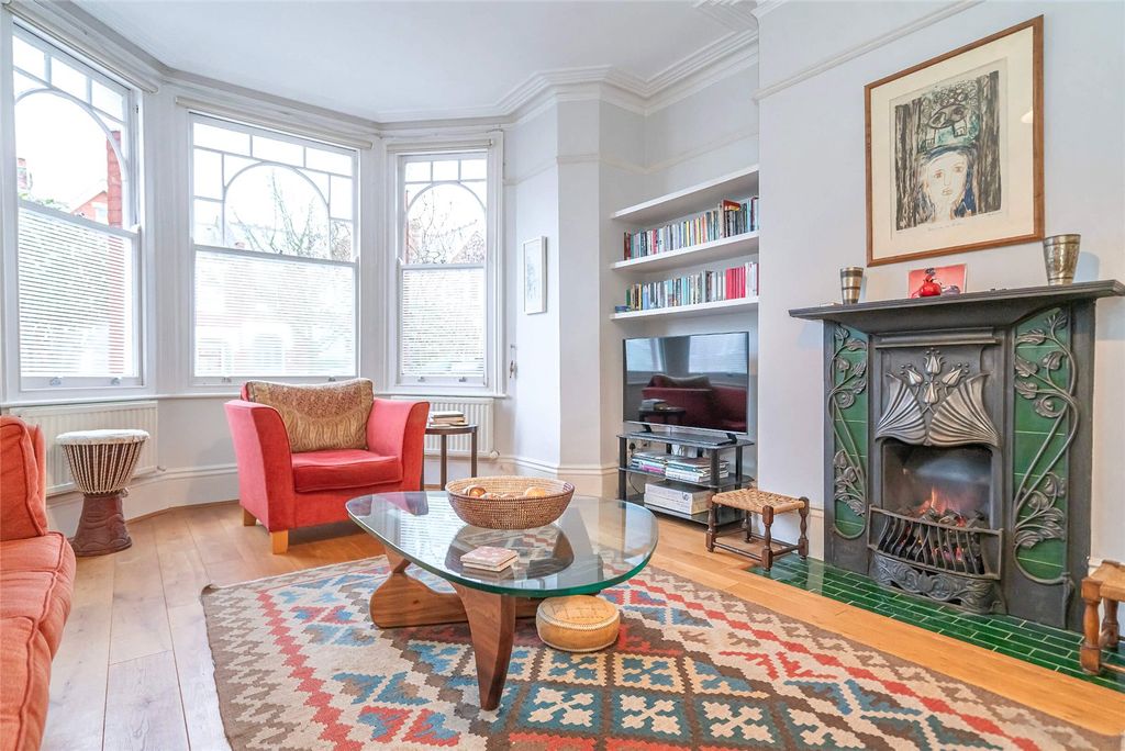 Property photo 2 of 34 Front Reception B