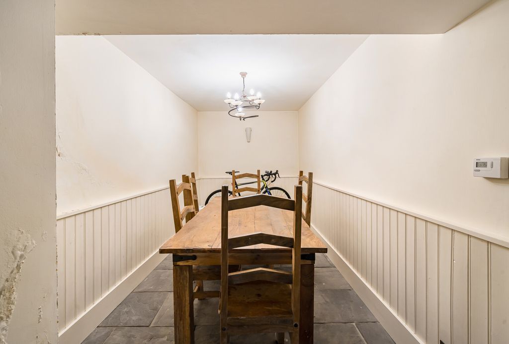 Property photo 3 of 23 1372510-8-6911Ebd...