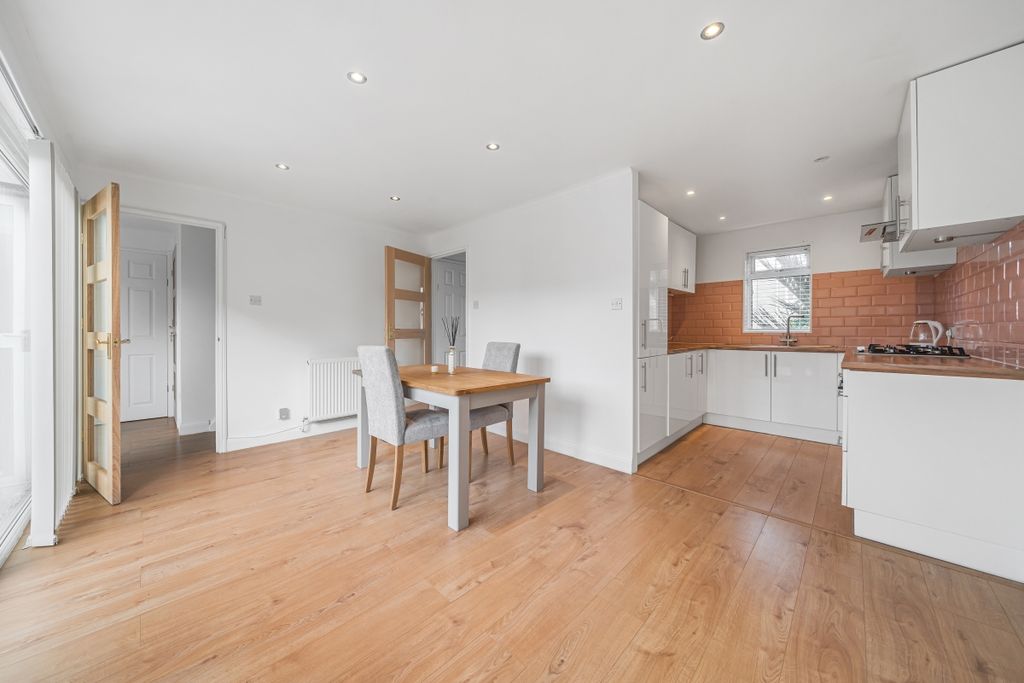 Property photo 2 of 11 934282 (13)