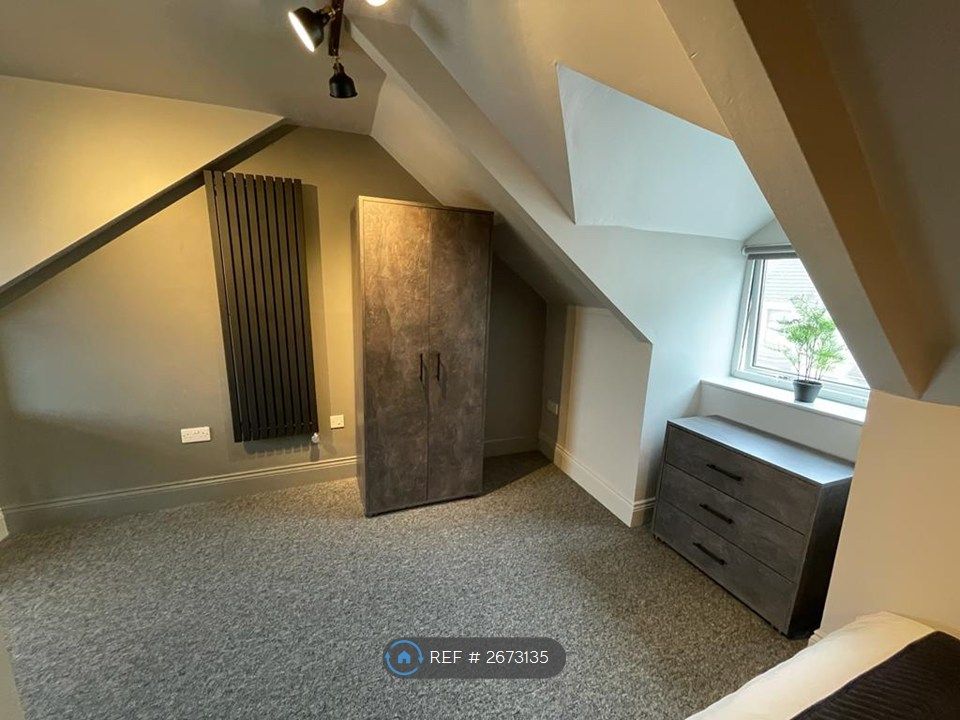 Property photo 3 of 9 Bed 5