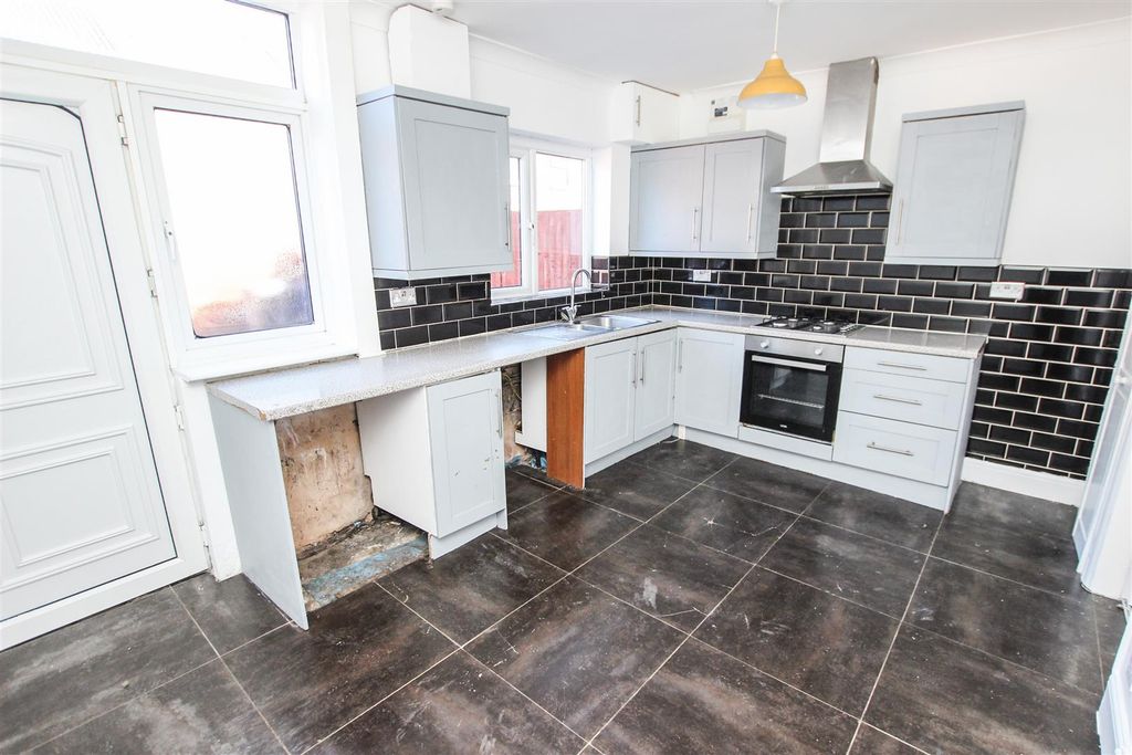 Property photo 3 of 12 Dining Kitchen