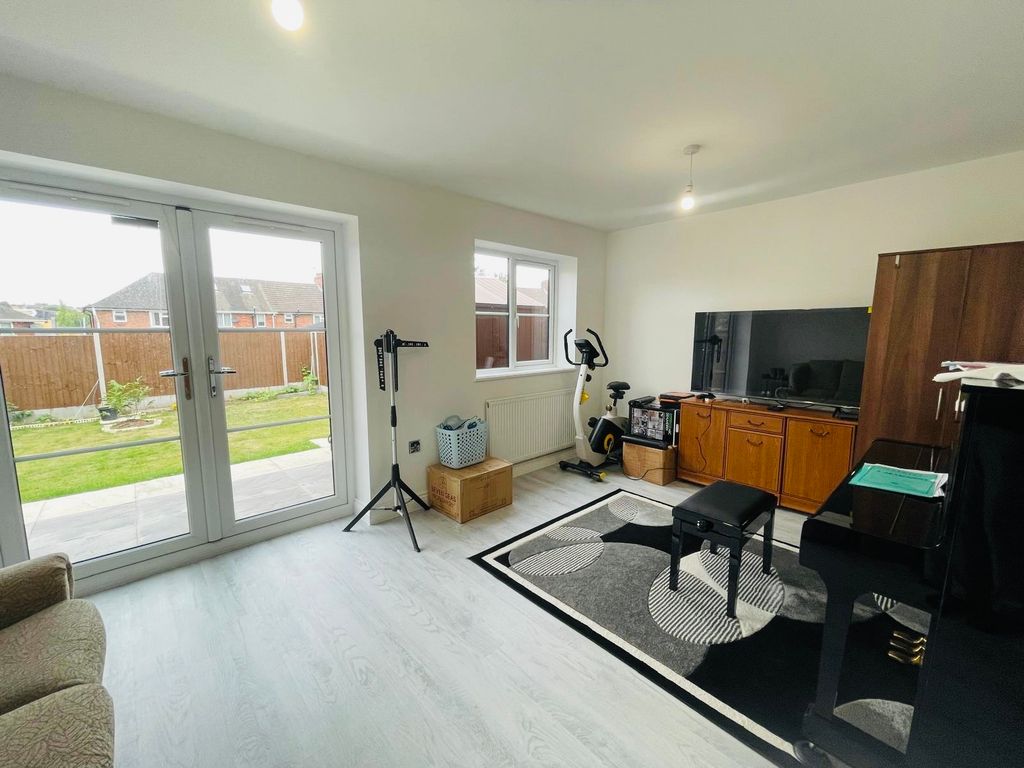 Property photo 3 of 25