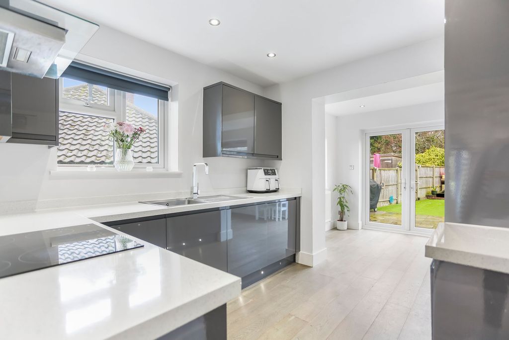 Property photo 3 of 23