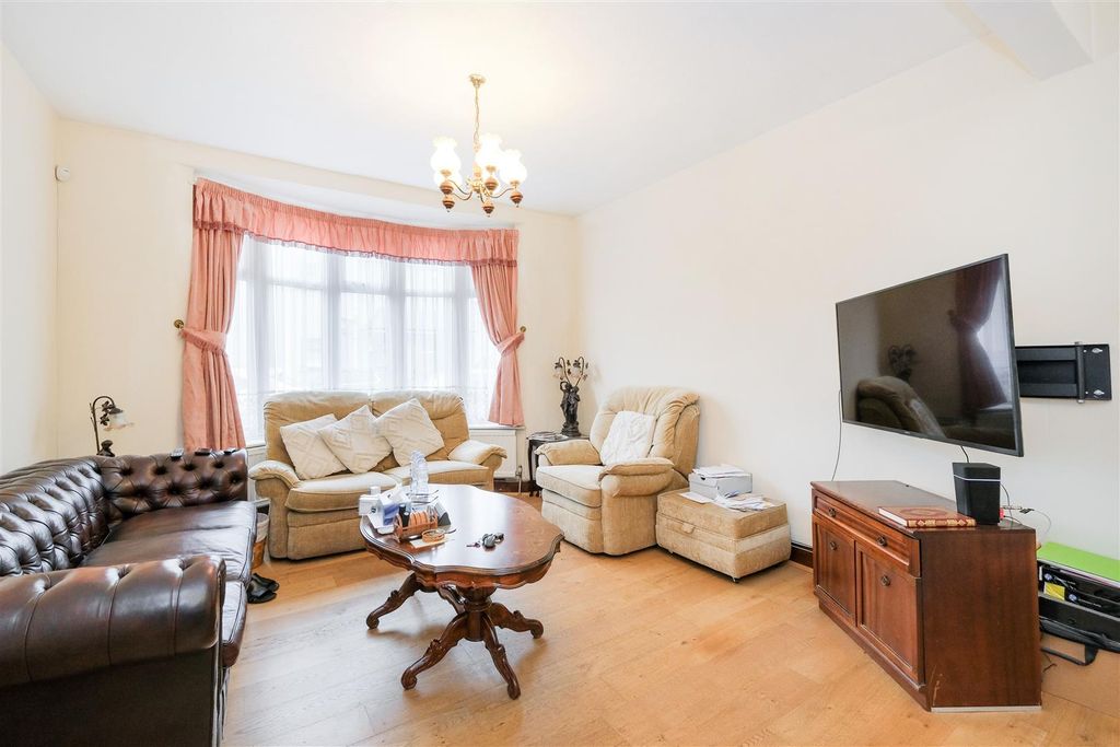 Property photo 3 of 19