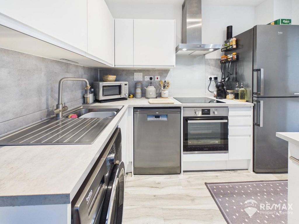 Property photo 3 of 18 Kitchen.Jpg