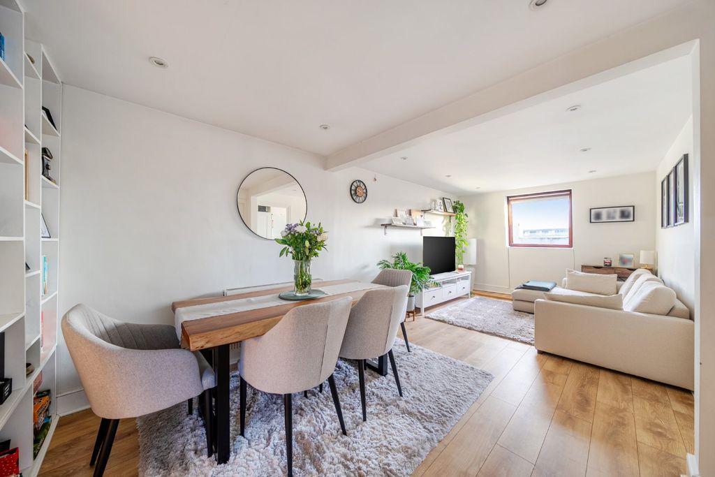 Property photo 1 of 17 Picture No. 21