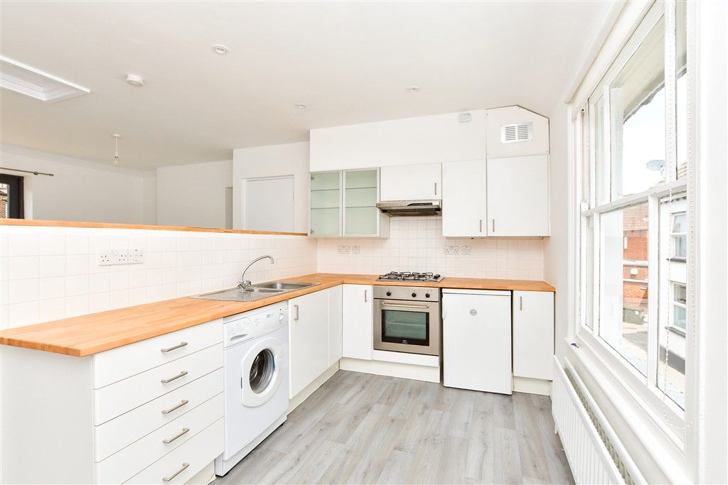 Property photo 3 of 9 Kitchen