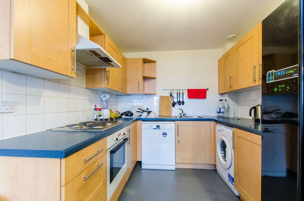Property photo 3 of 6