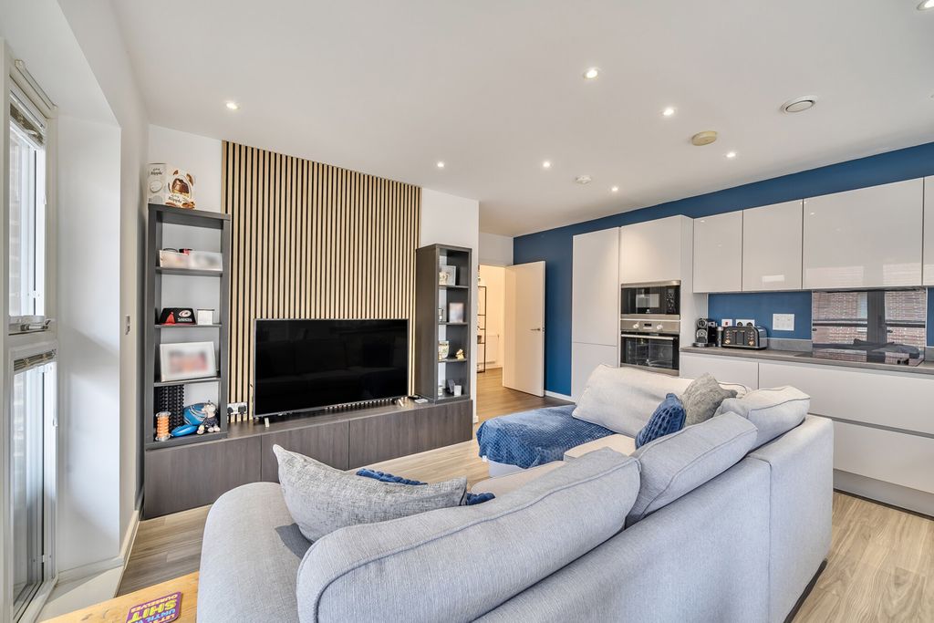 Property photo 1 of 18 1361776-11-68E910...