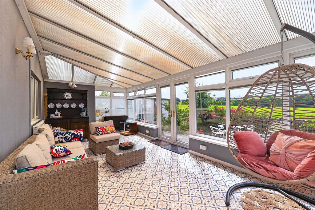 Property photo 2 of 17 Conservatory
