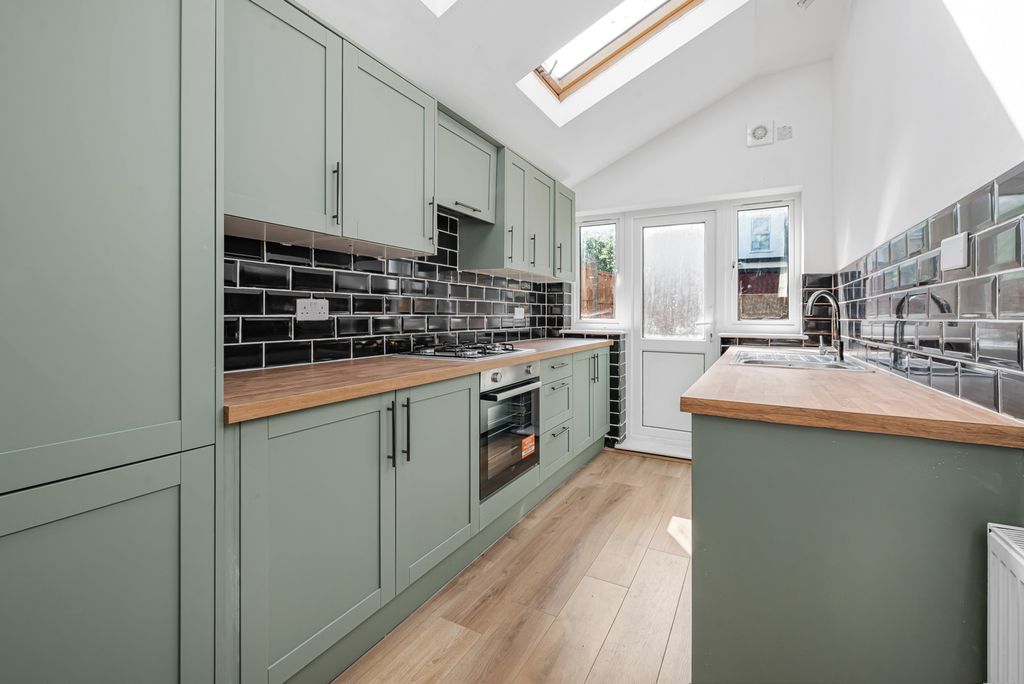 Property photo 3 of 14 Kitchen