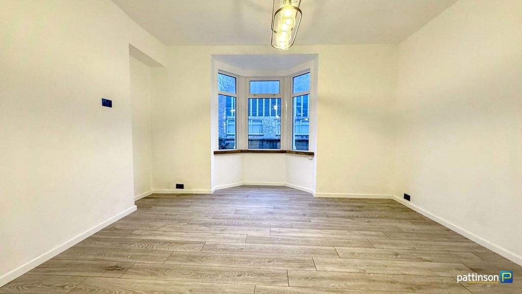 Property photo 2 of 28