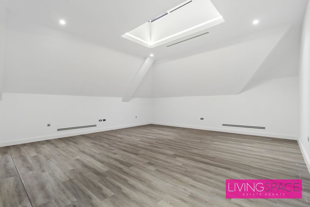 Additional image 8 of 3 bed flat to rentCamlet Way, Barnet EN4