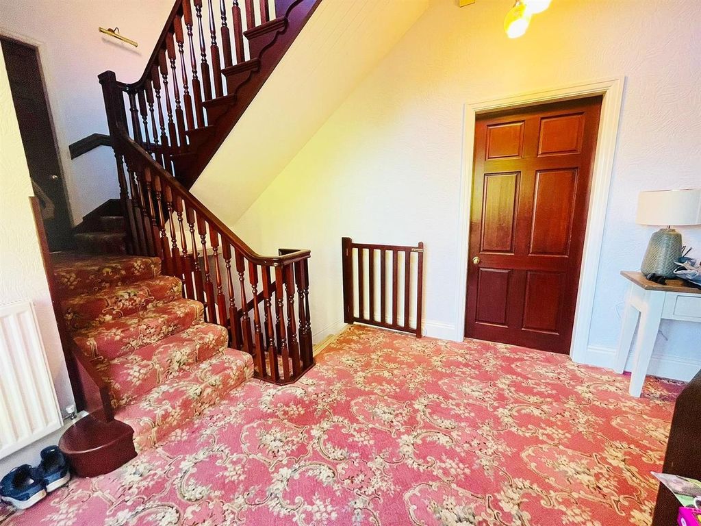 Property photo 2 of 22 Entrance Hall