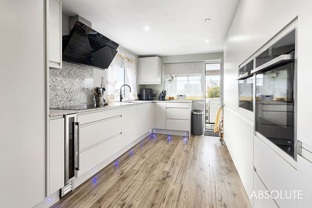 Property photo 2 of 24 Kitchen