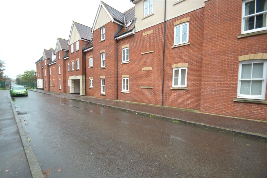 Property photo 1 of 13 Front (2).Jpg