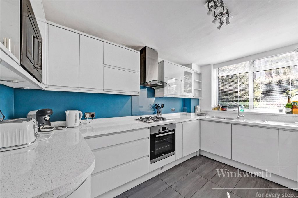 Property photo 2 of 18 Picture No. 31