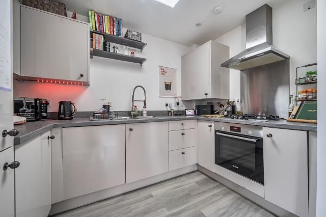 Property photo 3 of 18 Kitchen