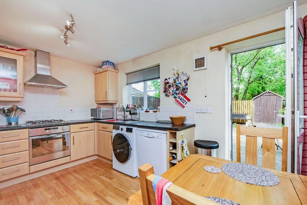 Property photo 3 of 17 Kitchen