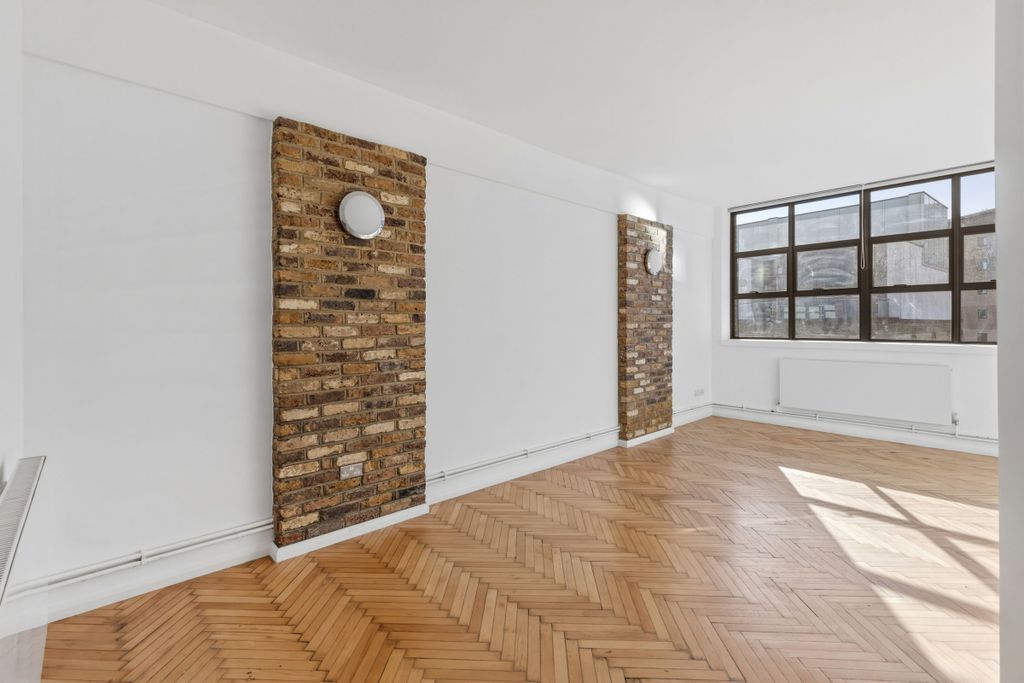 Property photo 1 of 16 Living_Room