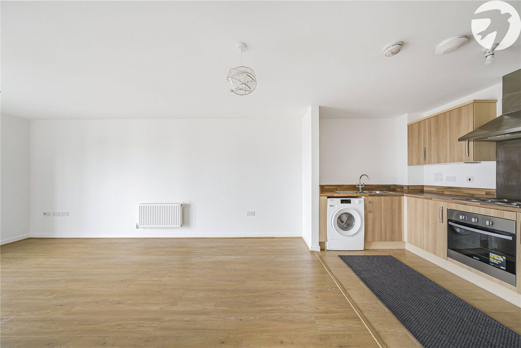 Property photo 3 of 21 Reception