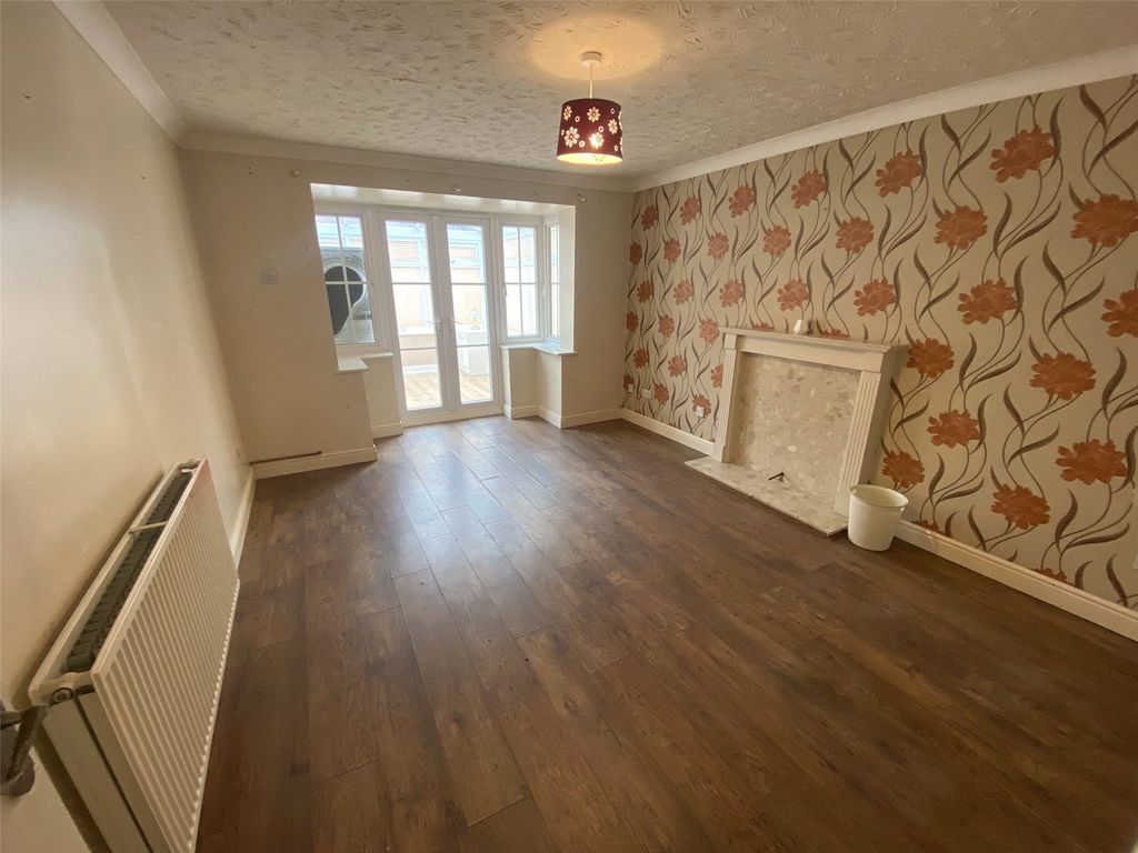 Property photo 2 of 19 Picture No. 24