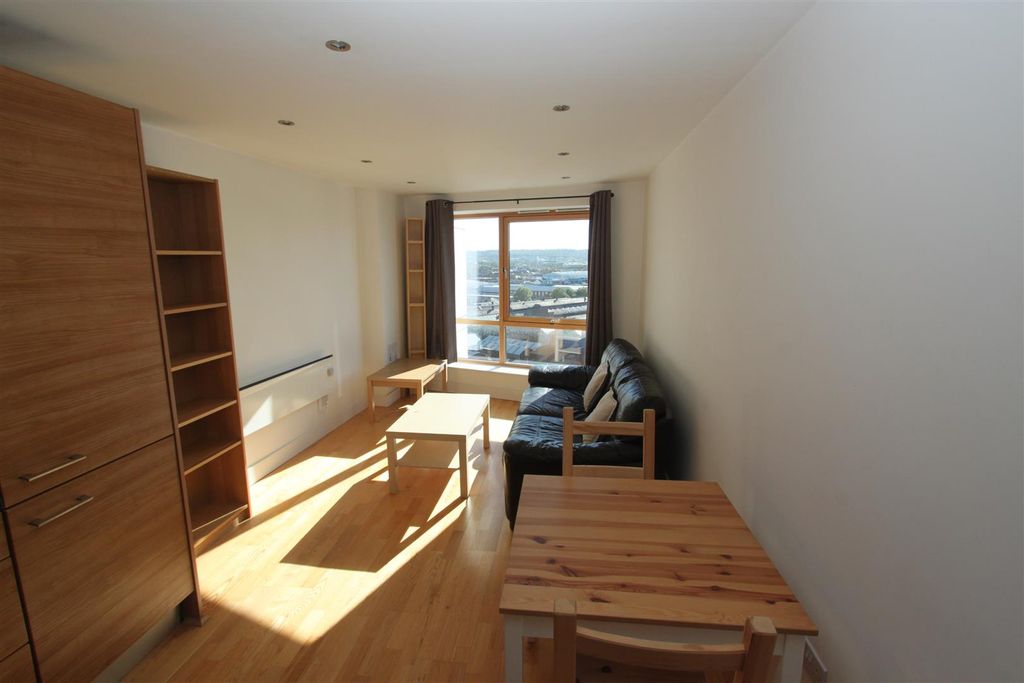 Property photo 1 of 7 Lounge.Jpg