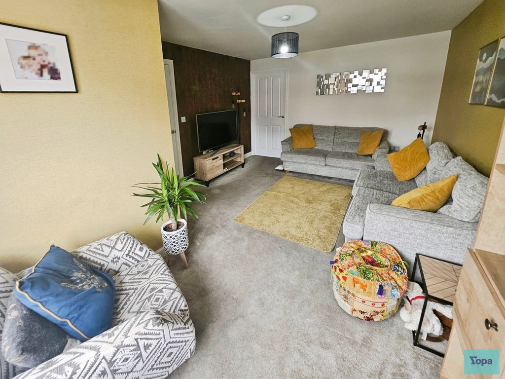 Property photo 3 of 20 Lounge