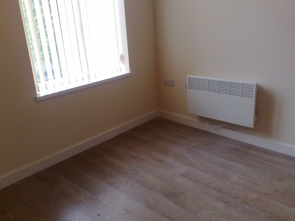 Property photo 3 of 6 Living Room